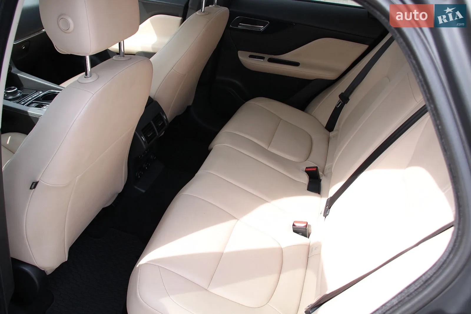 2016 Jaguar F-Pace - мініатюра 26
