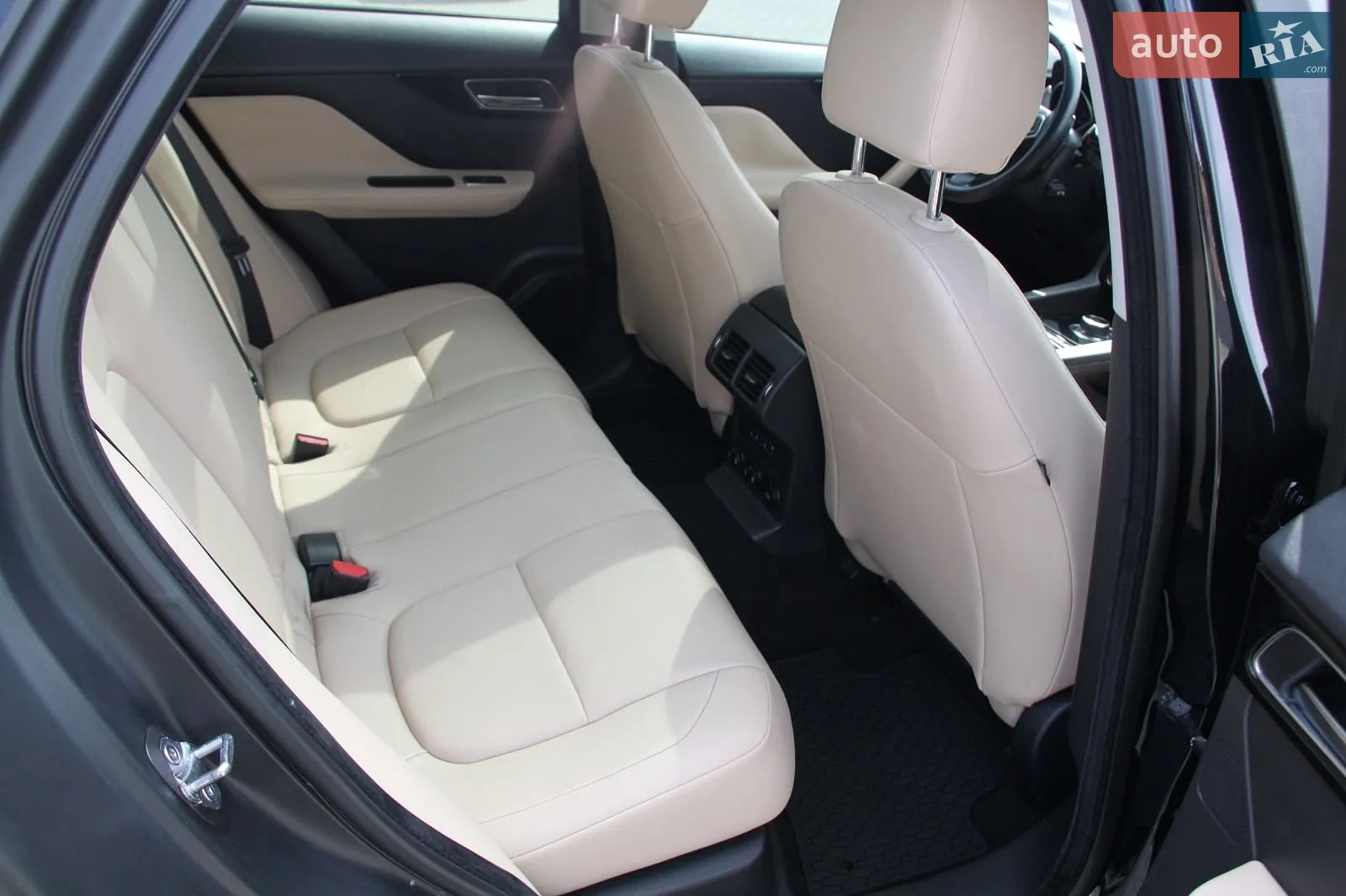 2016 Jaguar F-Pace - мініатюра 33