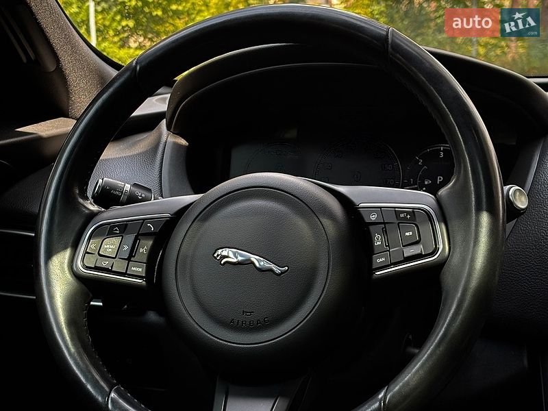 Внедорожник / Кроссовер Jaguar F-Pace 2016 в Белогородке