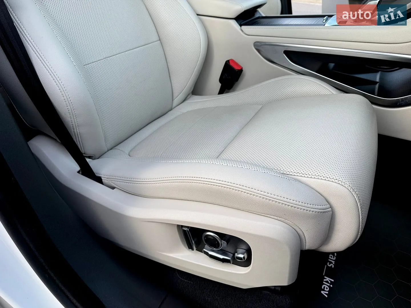 2022 Jaguar F-Pace - мініатюра 38