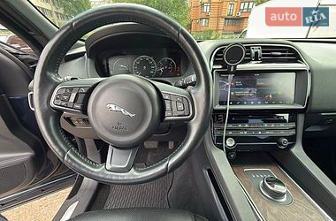 Позашляховик / Кросовер Jaguar F-Pace 2016 в Києві