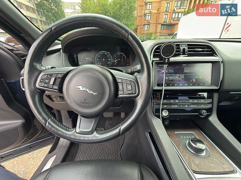 Позашляховик / Кросовер Jaguar F-Pace 2016 в Києві