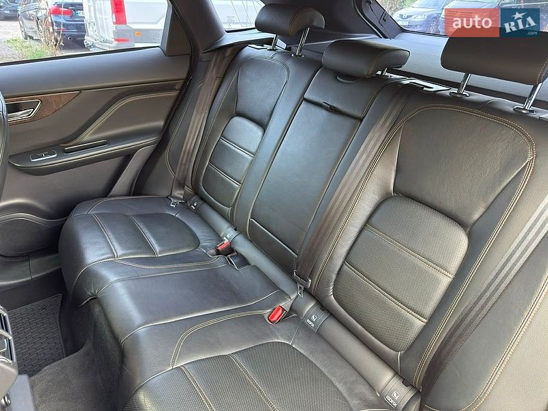 Позашляховик / Кросовер Jaguar F-Pace 2016 в Києві
