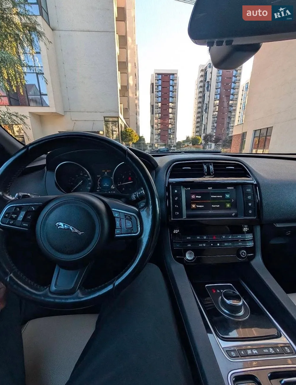 2017 Jaguar F-Pace - мініатюра 14