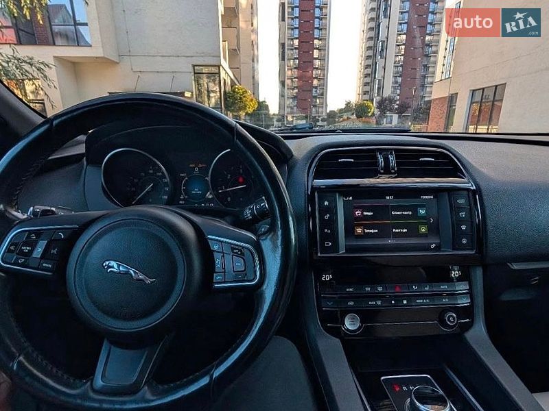 Позашляховик / Кросовер Jaguar F-Pace 2017 в Івано-Франківську