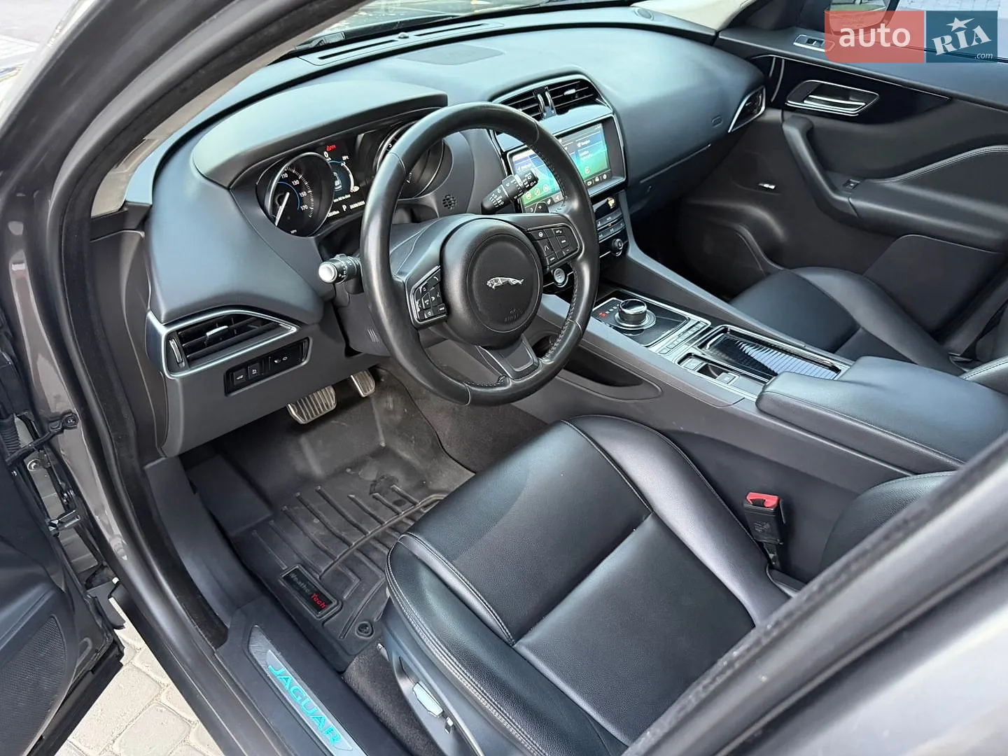 2018 Jaguar F-Pace - мініатюра 26
