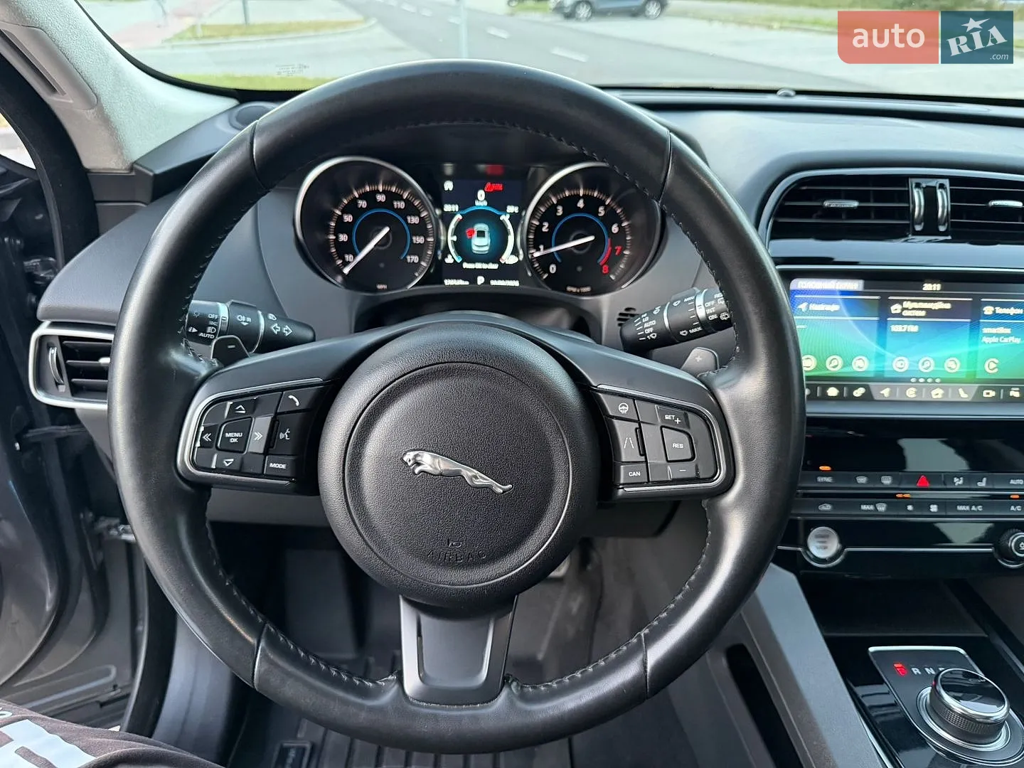 2018 Jaguar F-Pace - мініатюра 32