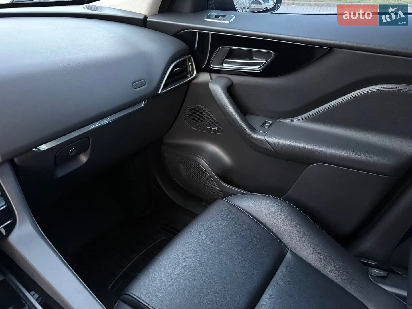 2018 Jaguar F-Pace - мініатюра 34