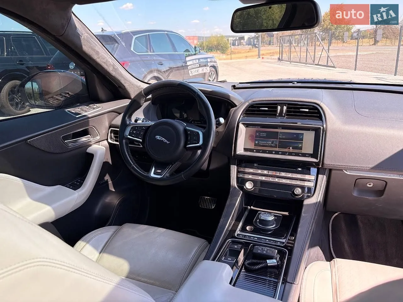 2016 Jaguar F-Pace - мініатюра 11
