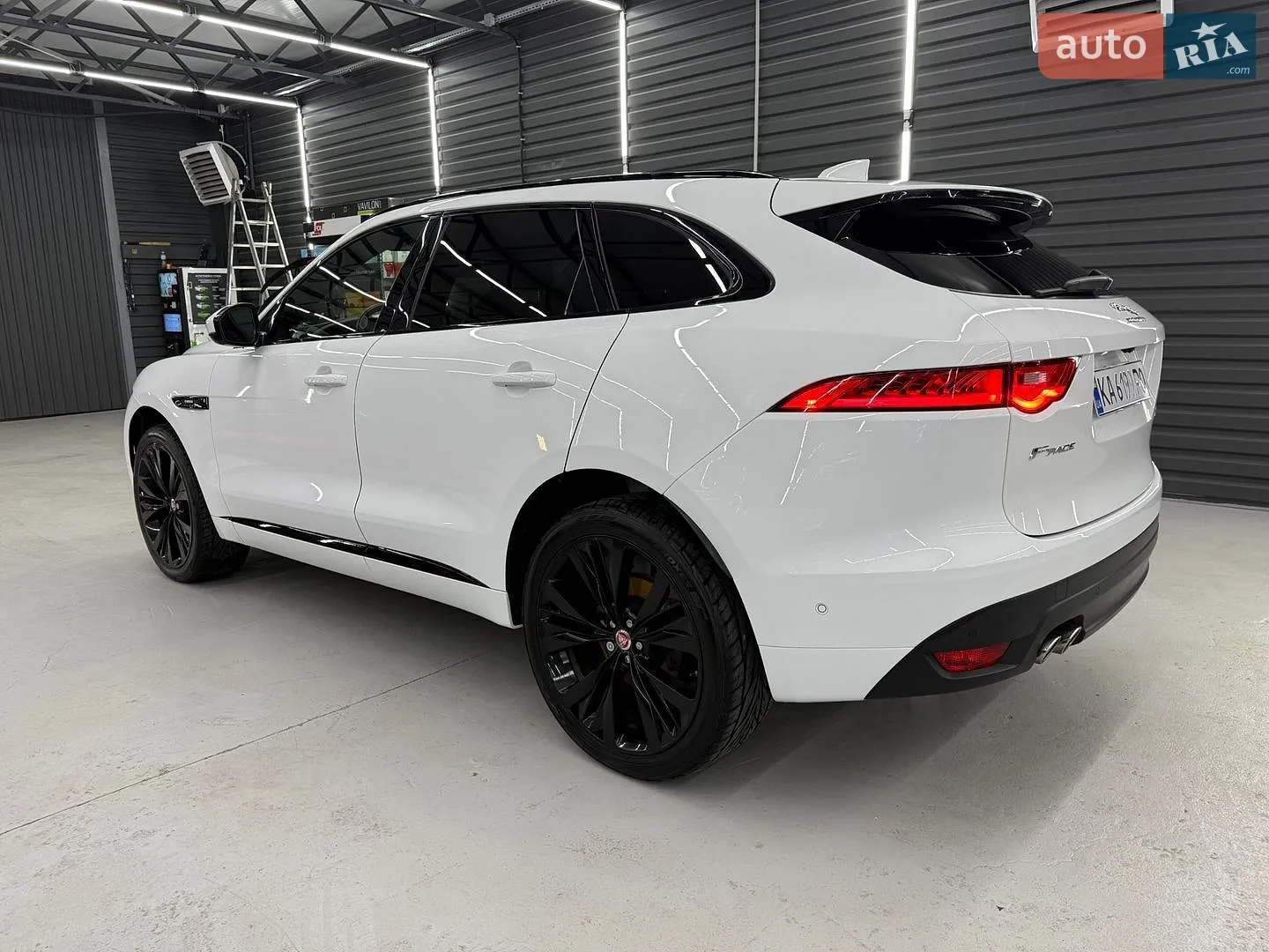 2018 Jaguar F-Pace - мініатюра 12