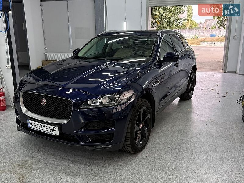 Jaguar F-Pace, photos from the listing