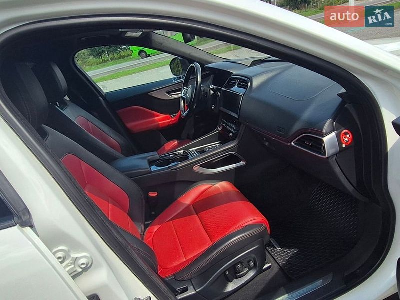Внедорожник / Кроссовер Jaguar F-Pace 2017 в Дубно