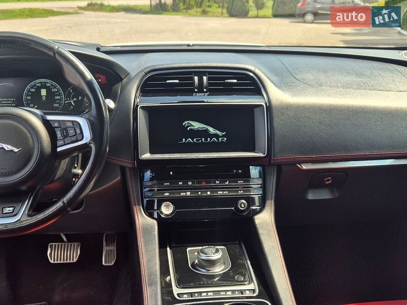 Внедорожник / Кроссовер Jaguar F-Pace 2017 в Дубно