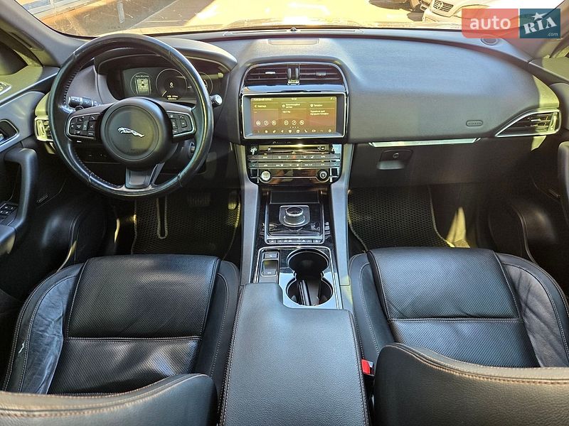 Внедорожник / Кроссовер Jaguar F-Pace 2016 в Киеве