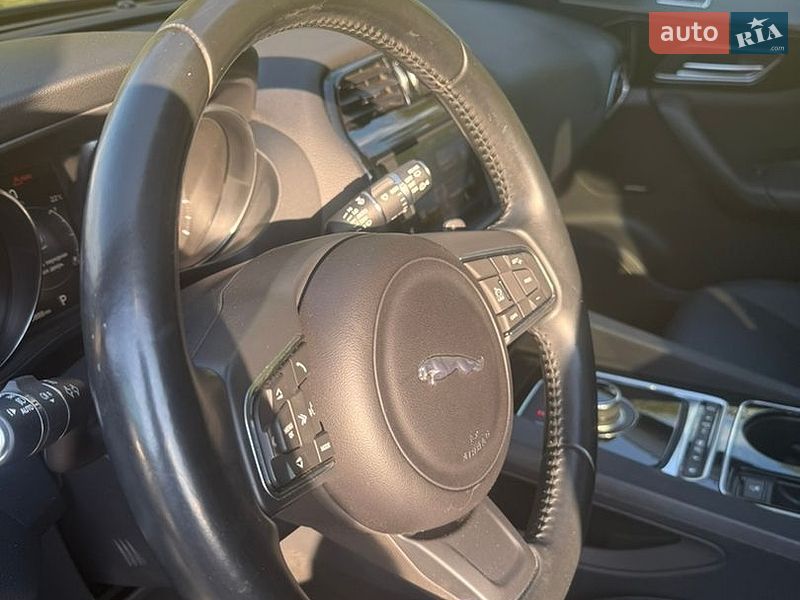 Внедорожник / Кроссовер Jaguar F-Pace 2016 в Киеве