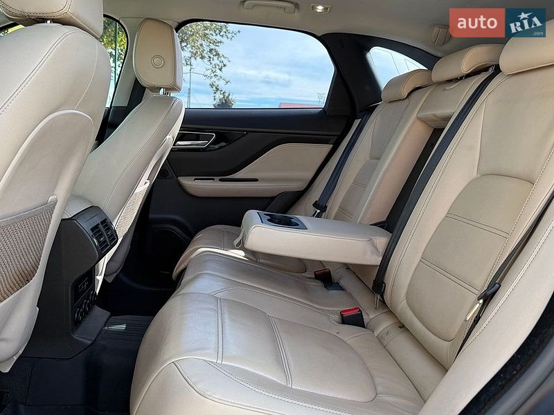 Позашляховик / Кросовер Jaguar F-Pace 2016 в Коломиї