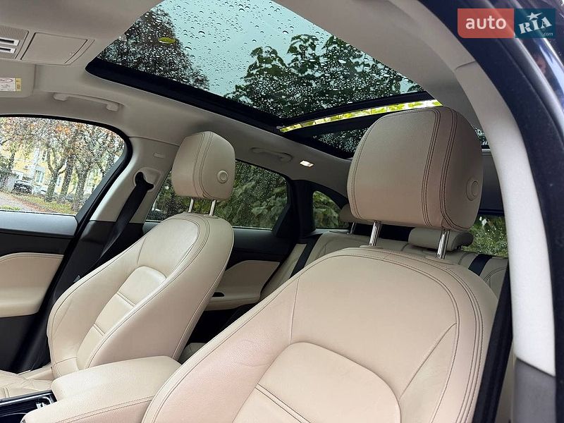 Внедорожник / Кроссовер Jaguar F-Pace 2016 в Киеве