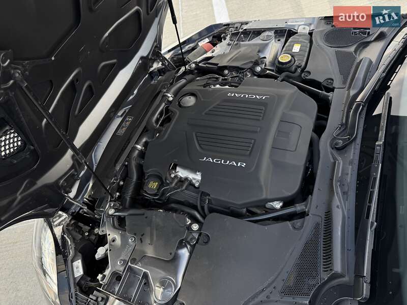 Купе Jaguar F-Type 2015 в Киеве