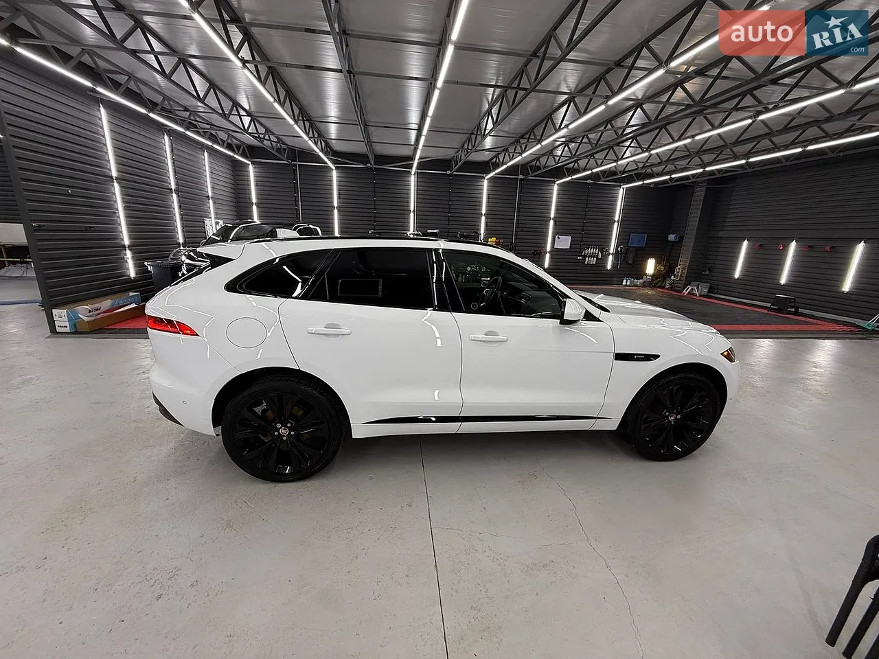 2018 Jaguar F-Pace - мініатюра 29