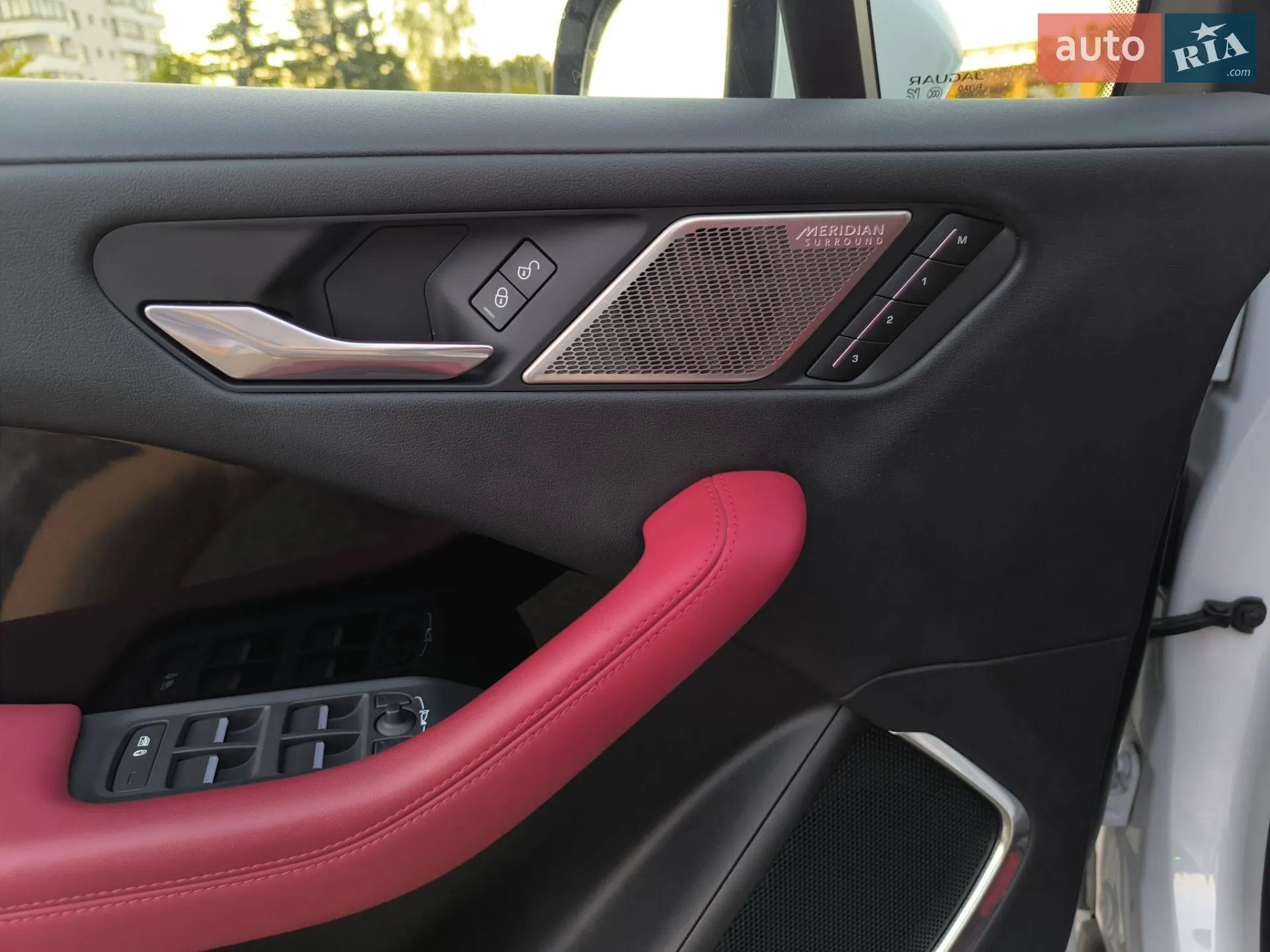 2019 Jaguar I-Pace - мініатюра 10