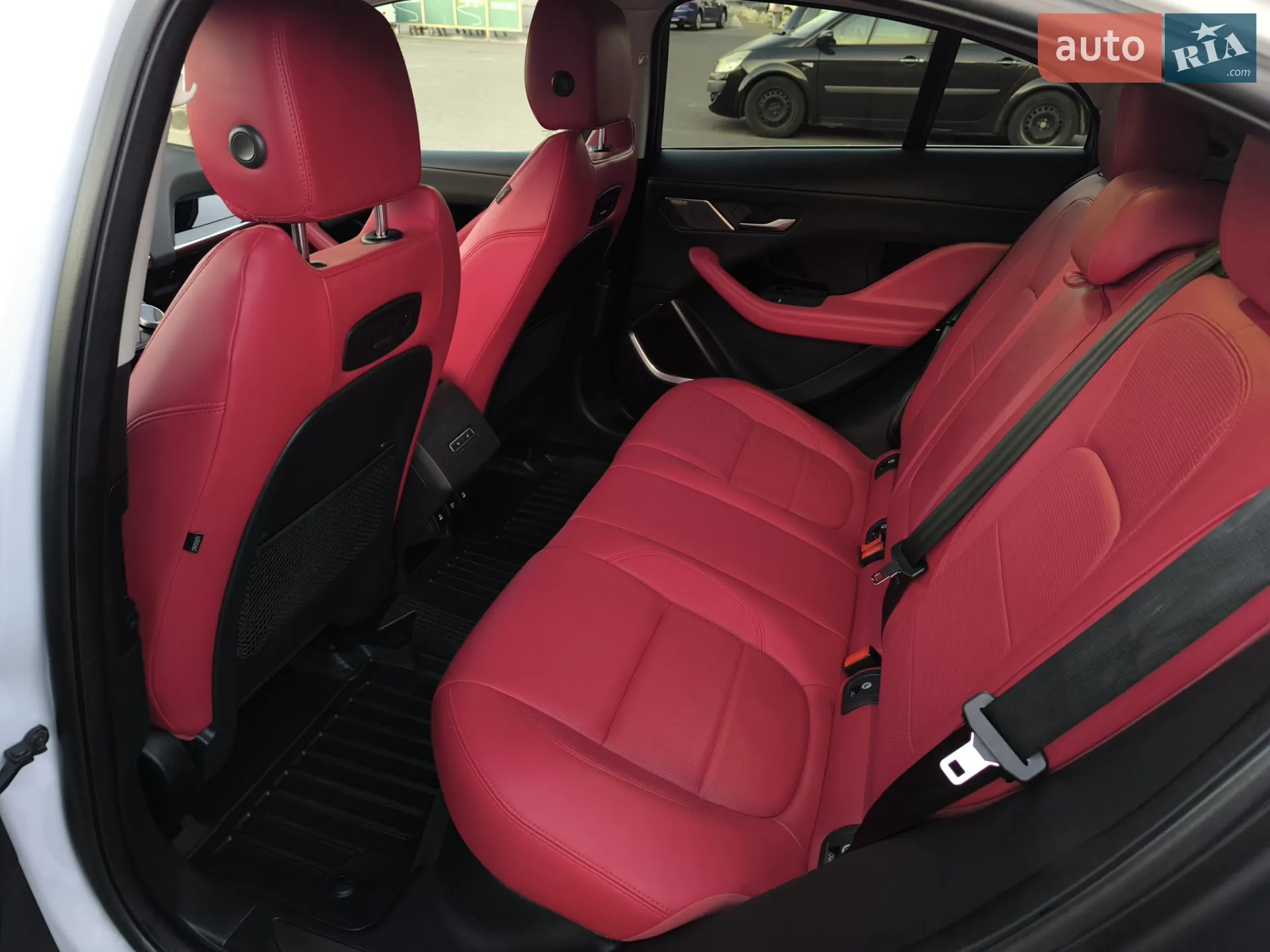 2019 Jaguar I-Pace - мініатюра 16