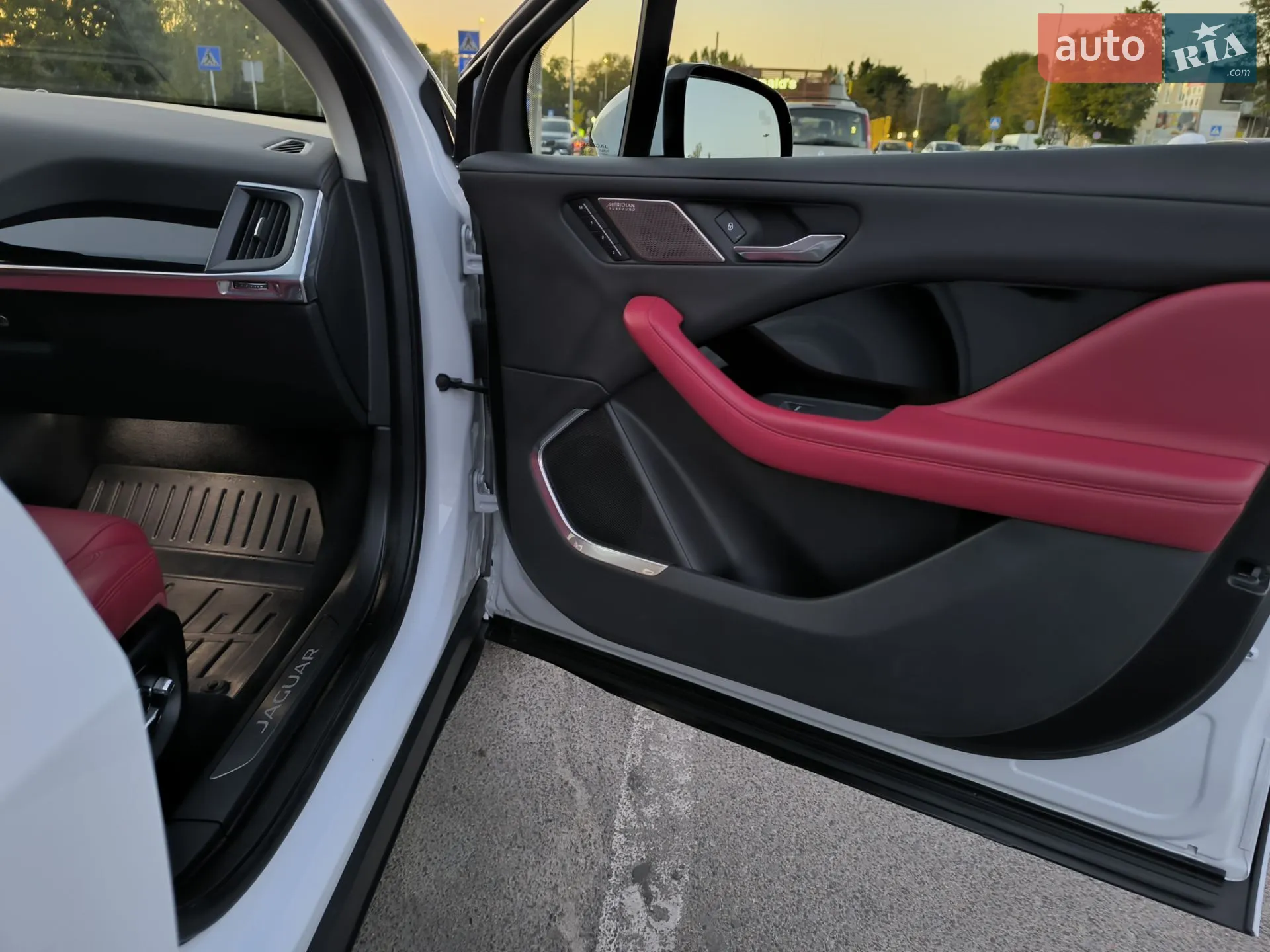 2019 Jaguar I-Pace - мініатюра 19