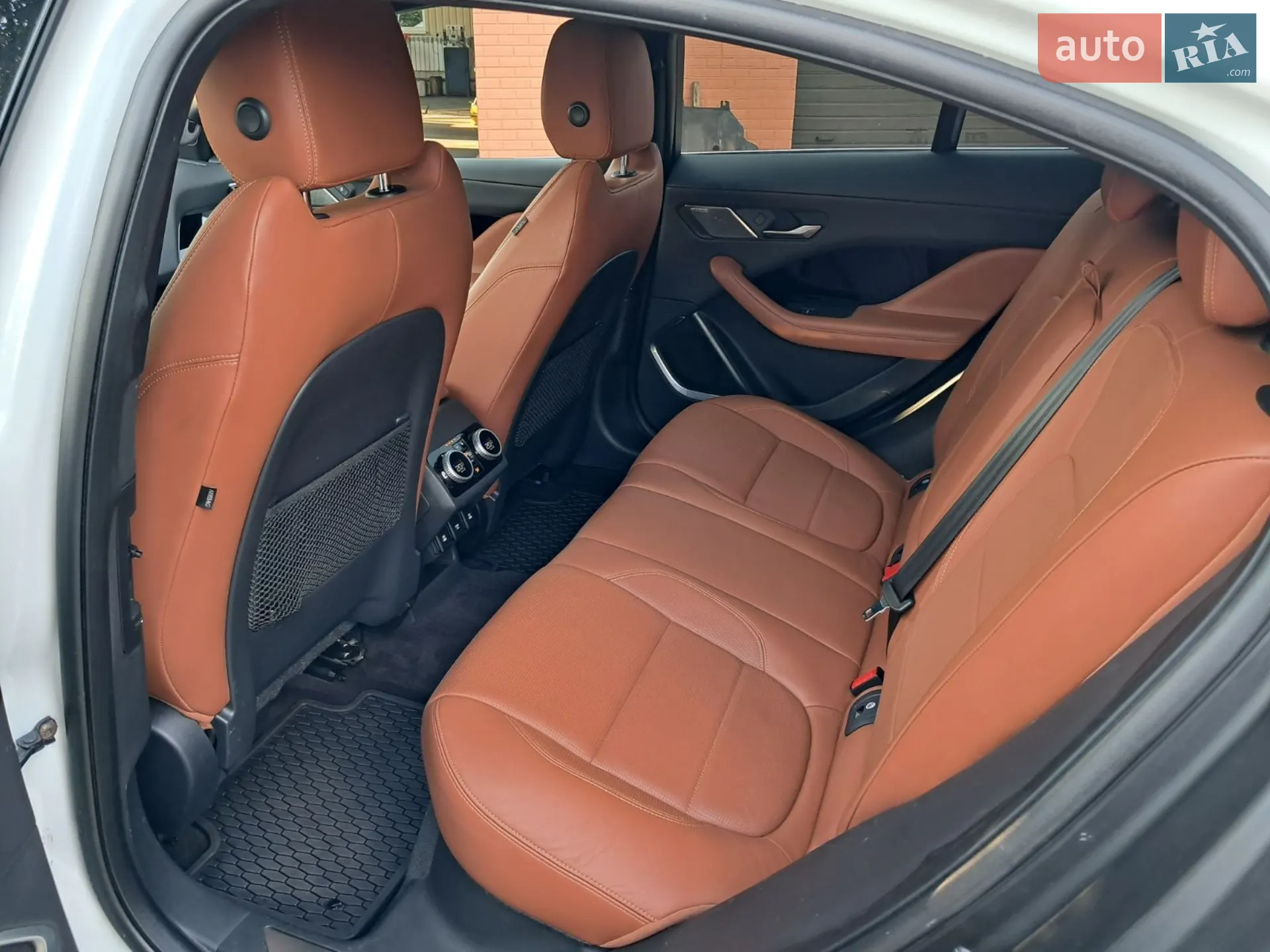 2019 Jaguar I-Pace - мініатюра 15