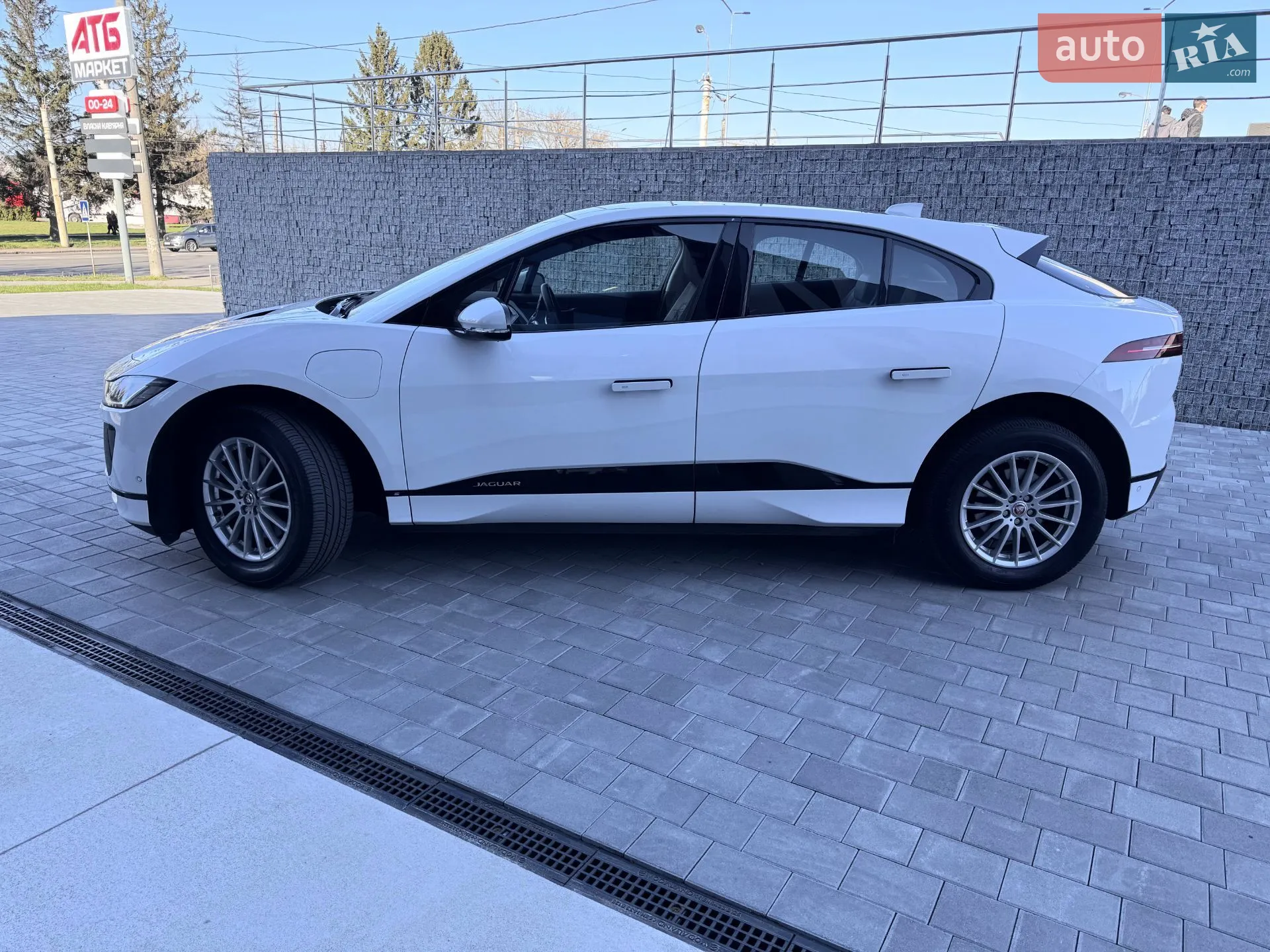 2019 Jaguar I-Pace - мініатюра 16