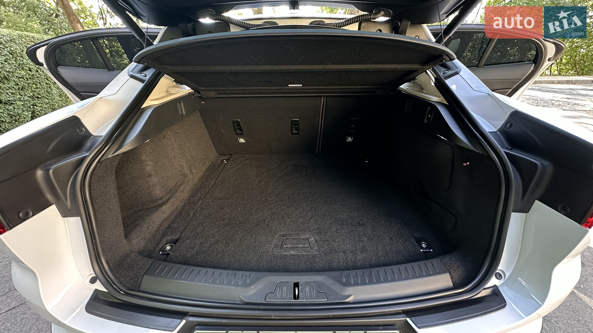 2019 Jaguar I-Pace - мініатюра 13