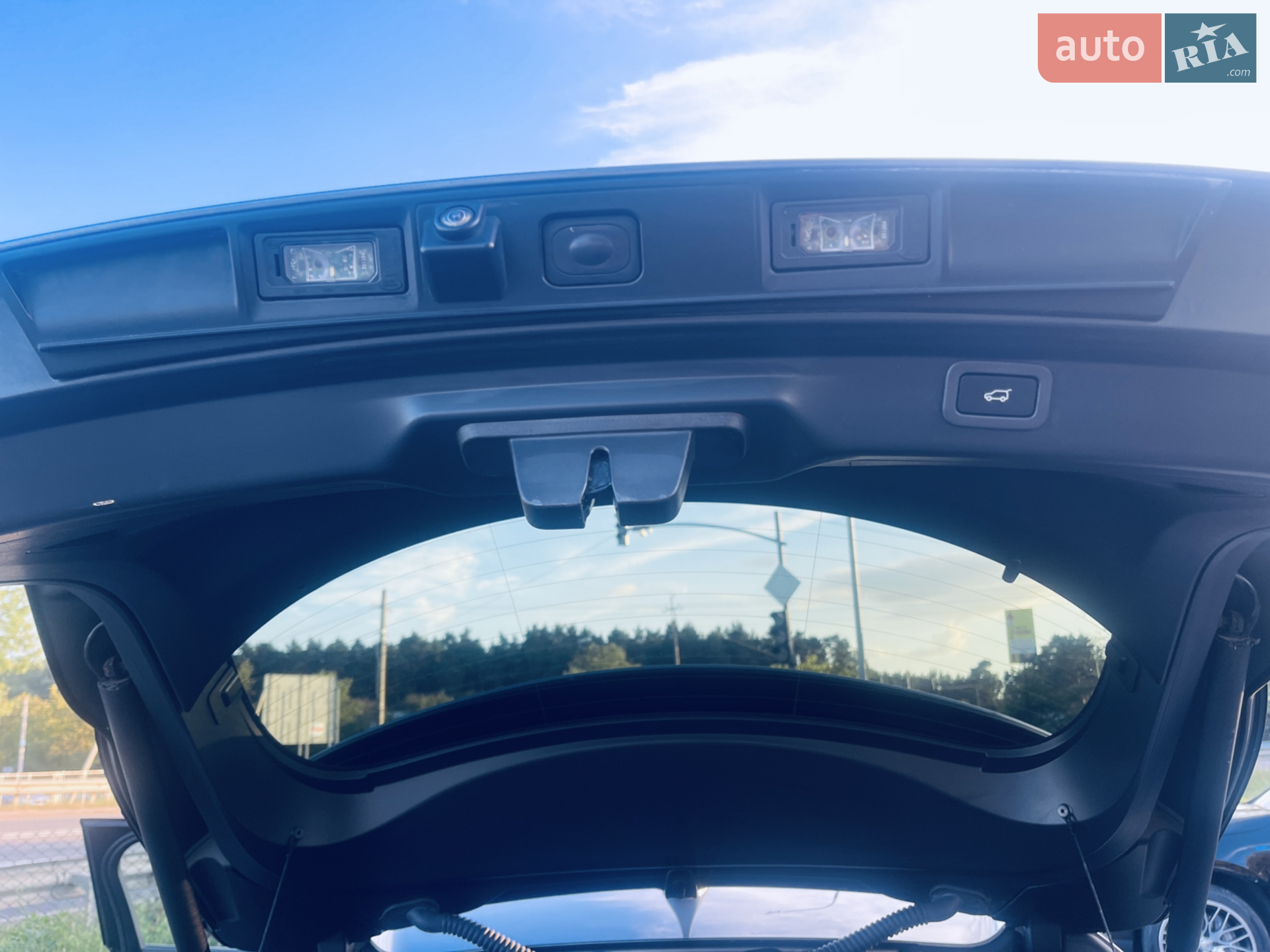 2019 Jaguar I-Pace - мініатюра 19