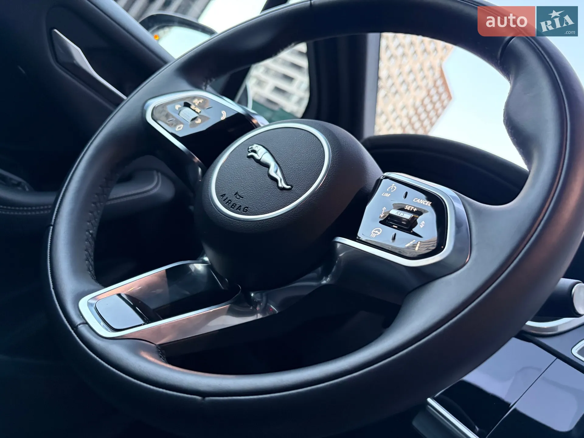 2023 Jaguar I-Pace - мініатюра 31