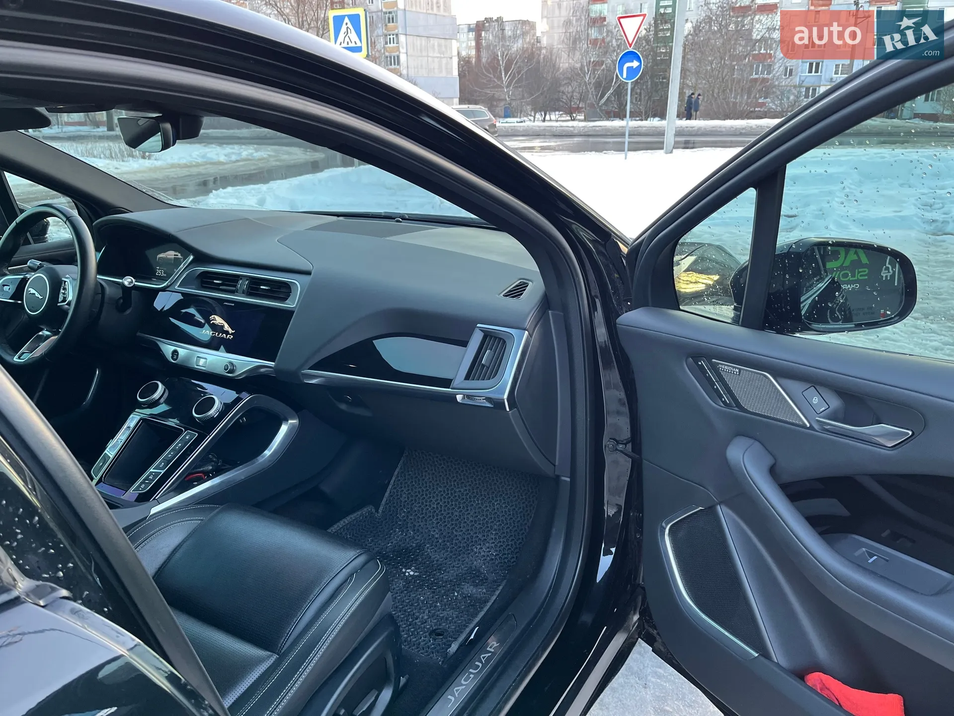 2019 Jaguar I-Pace - мініатюра 8