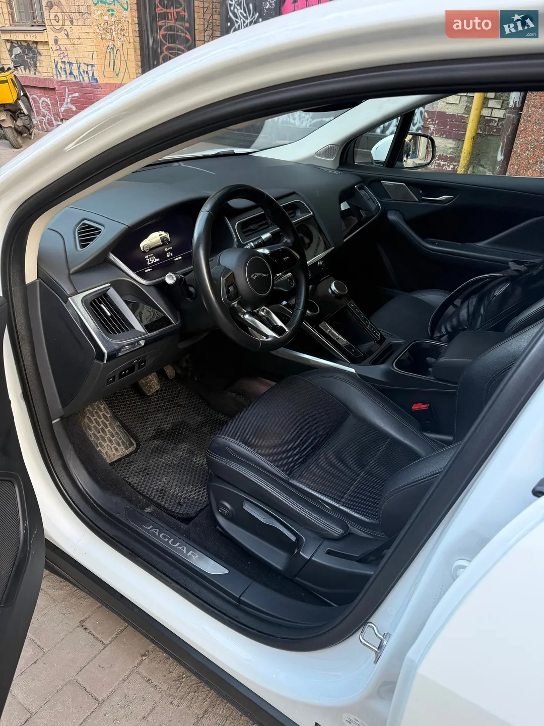 2019 Jaguar I-Pace - мініатюра 10