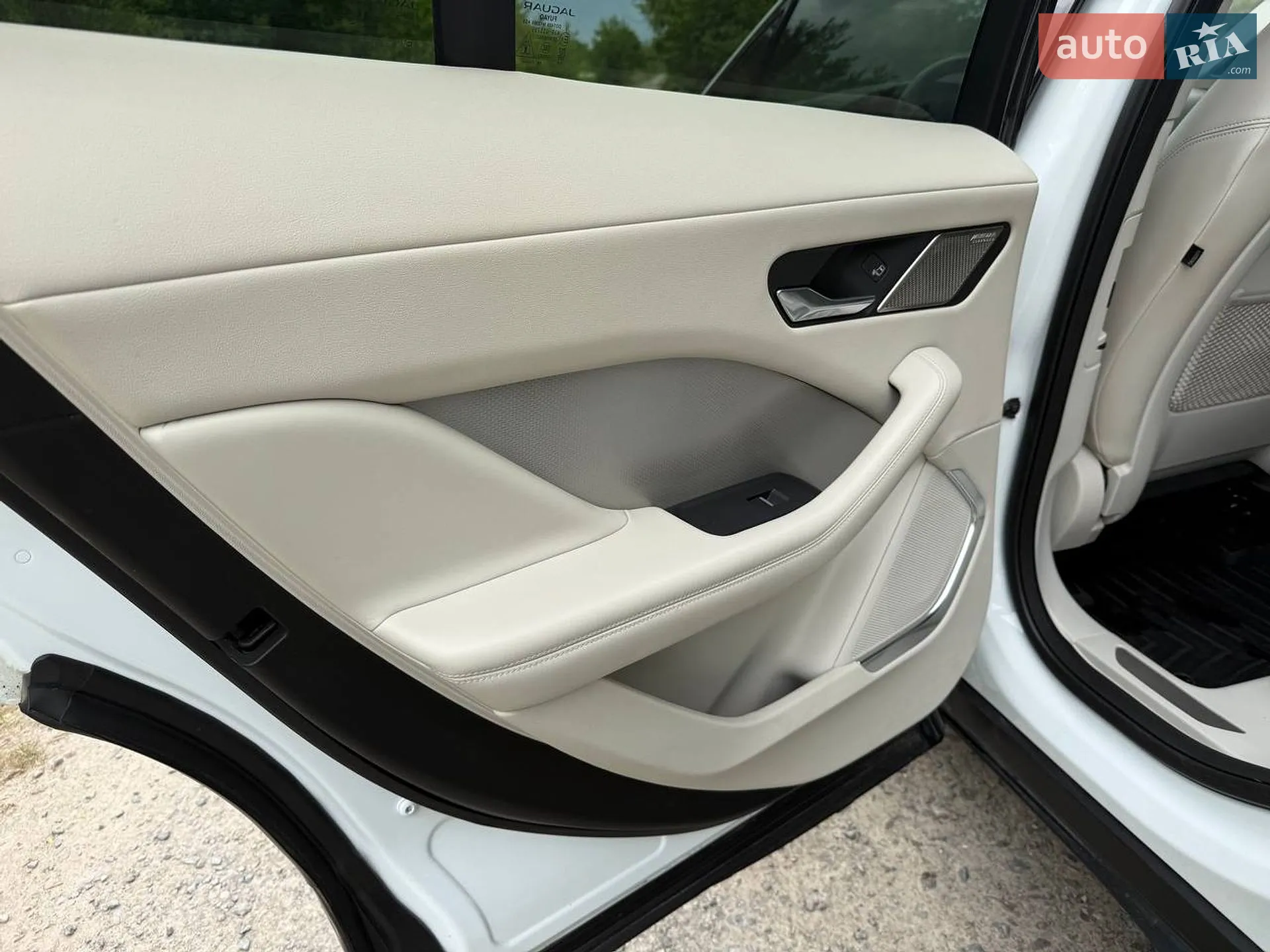 2019 Jaguar I-Pace - мініатюра 15