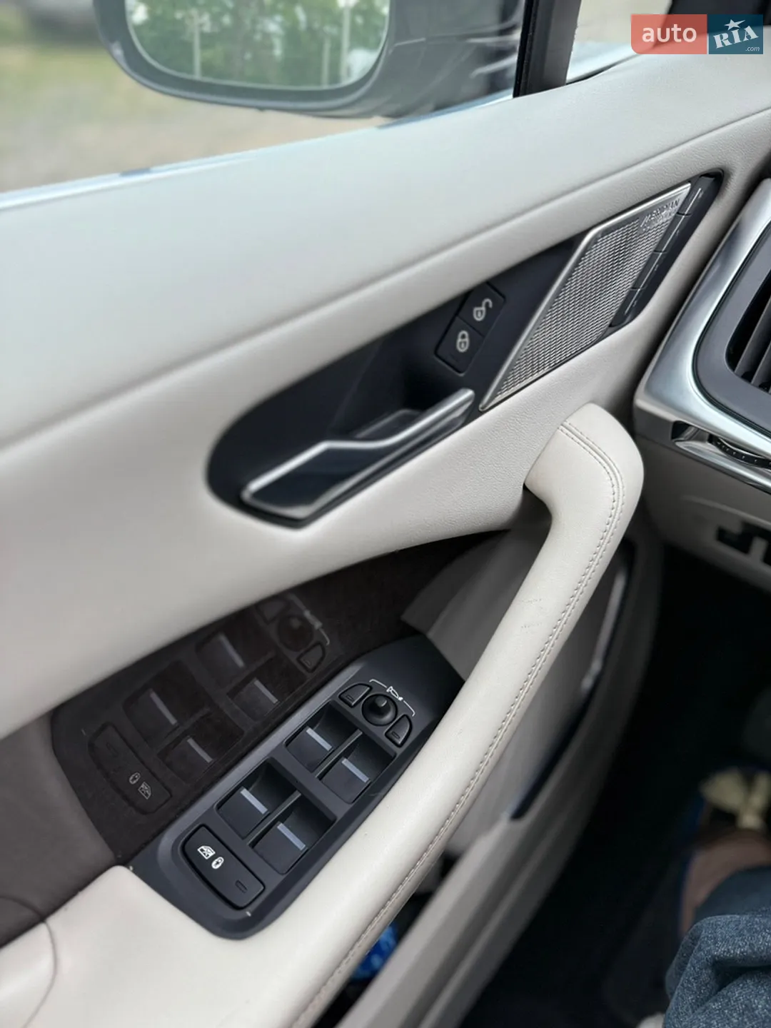 2019 Jaguar I-Pace - мініатюра 15