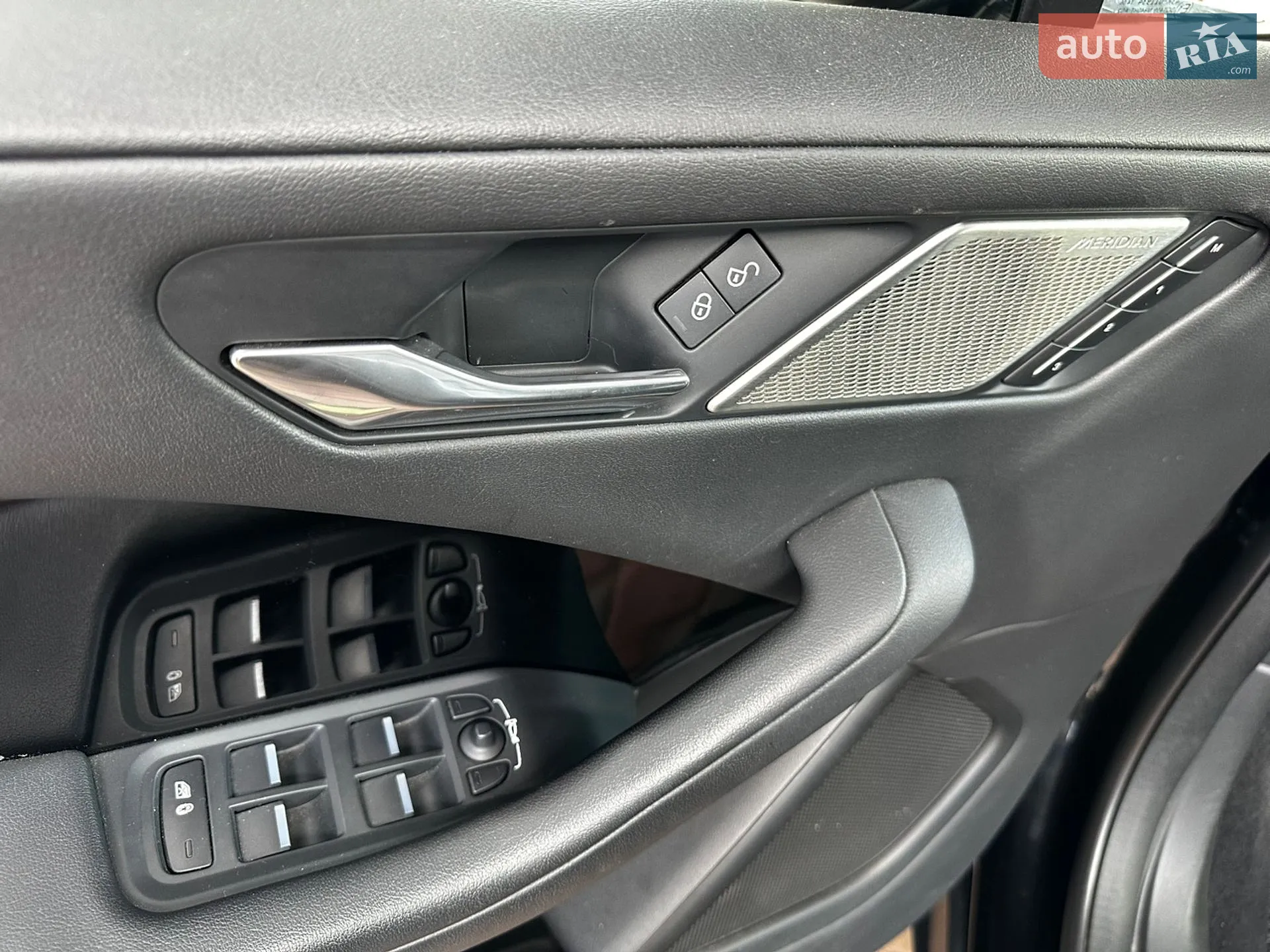 2019 Jaguar I-Pace - мініатюра 10