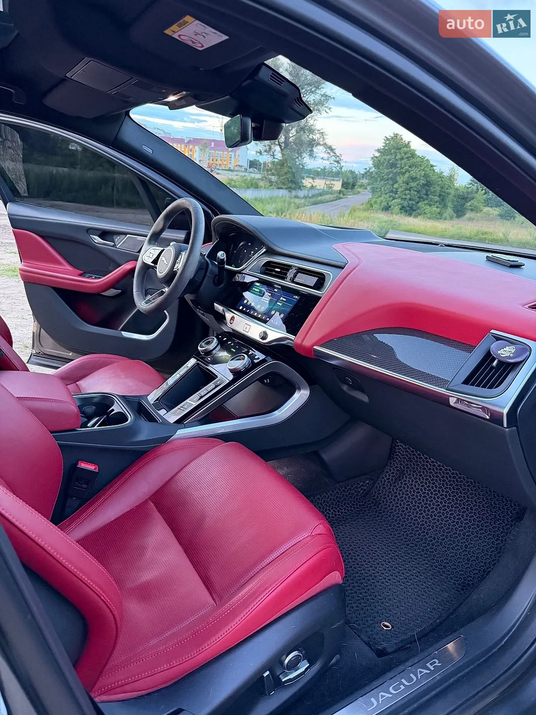2019 Jaguar I-Pace - мініатюра 17