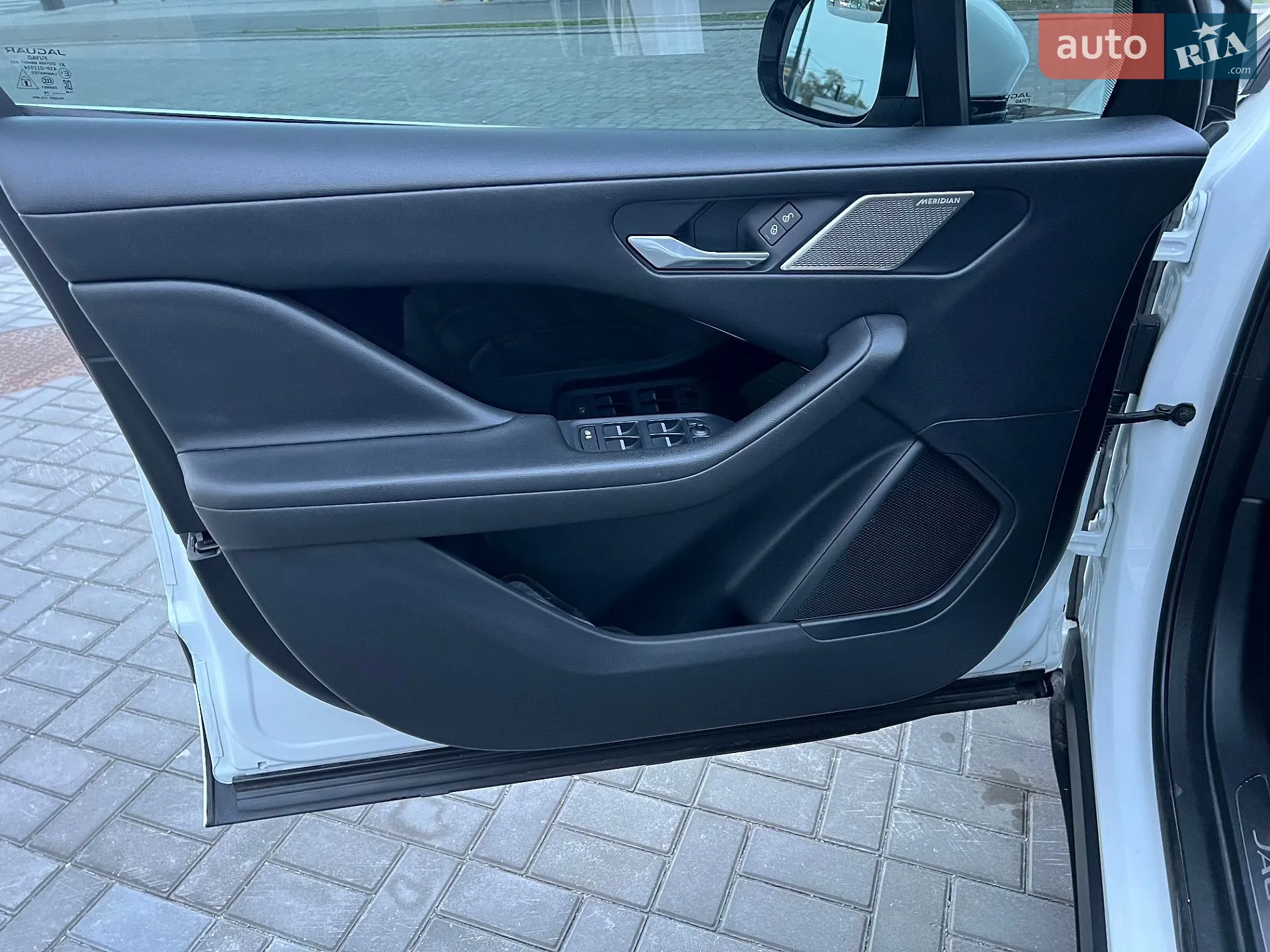 2019 Jaguar I-Pace - мініатюра 11