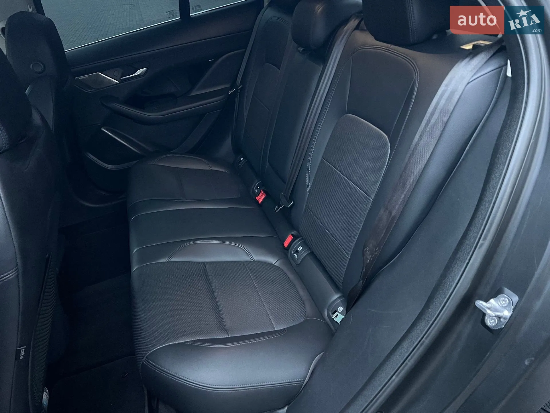 2019 Jaguar I-Pace - мініатюра 15