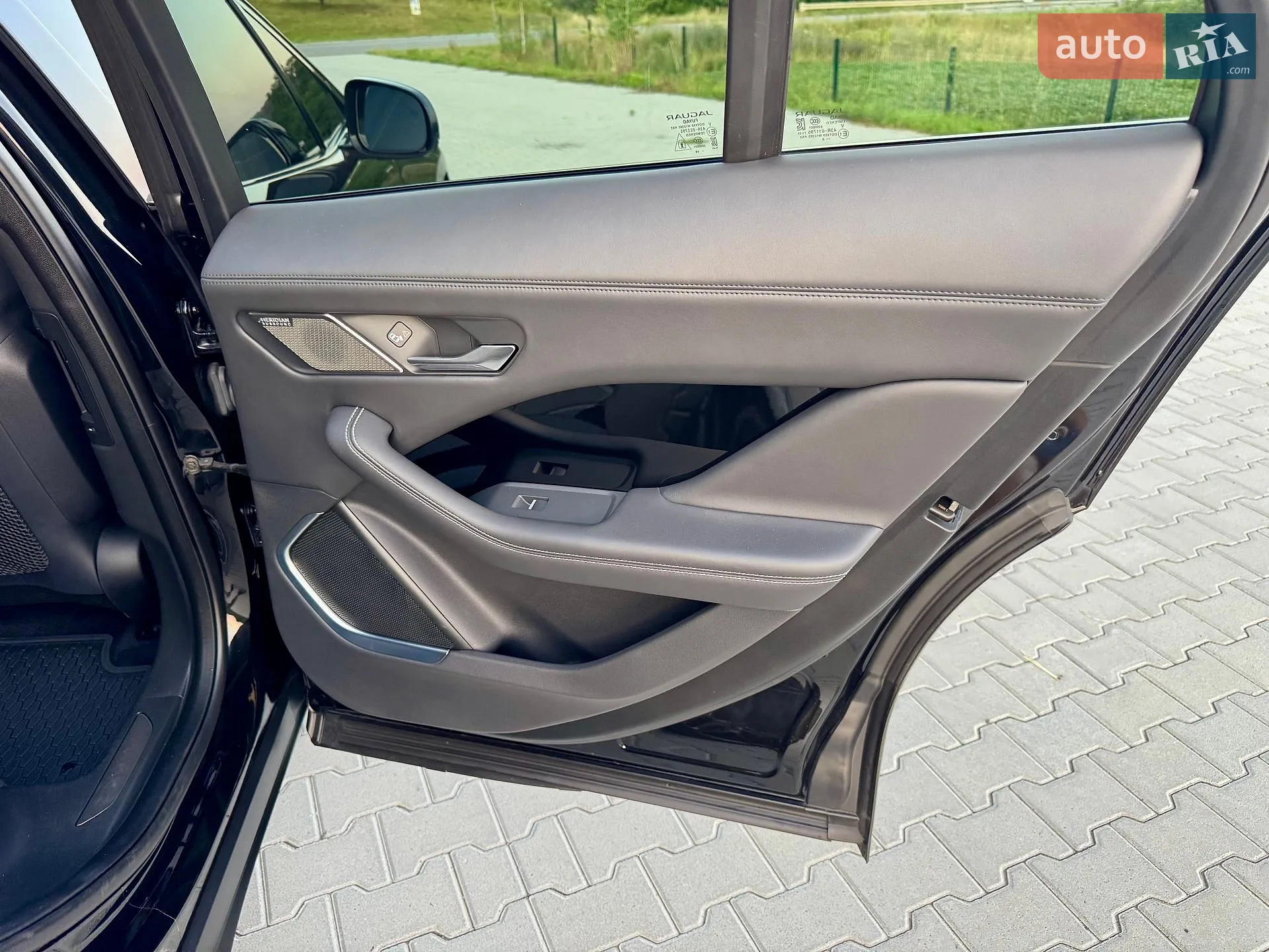 2019 Jaguar I-Pace - мініатюра 32