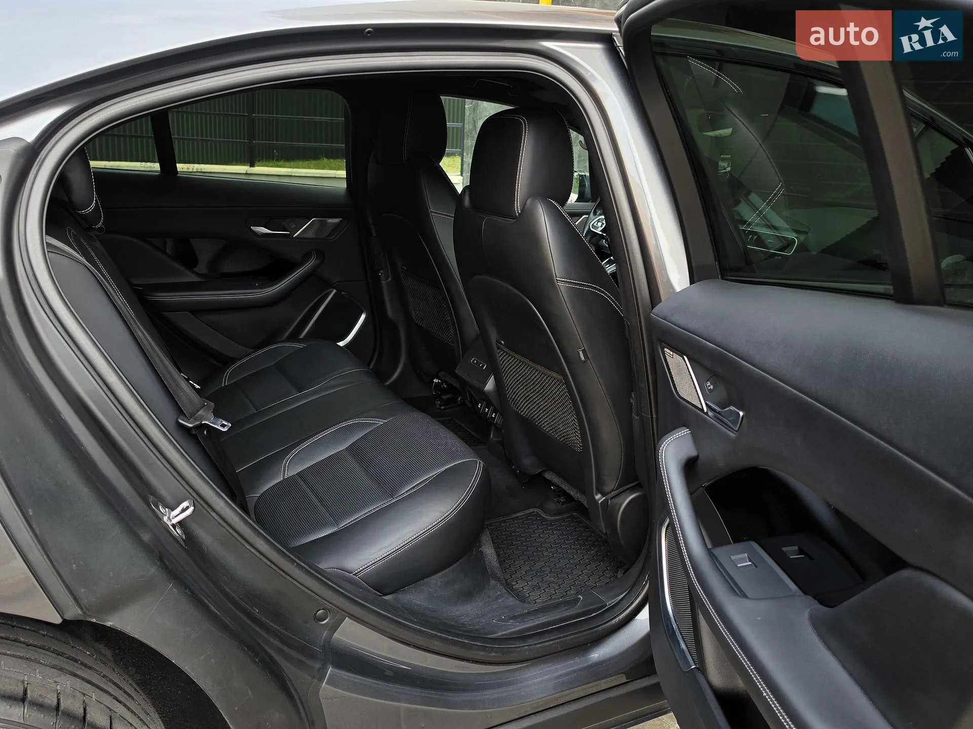 2019 Jaguar I-Pace - мініатюра 36