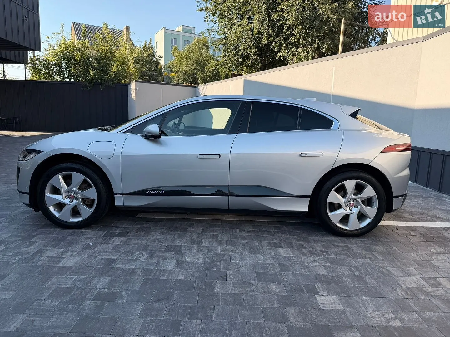 2019 Jaguar I-Pace - мініатюра 2