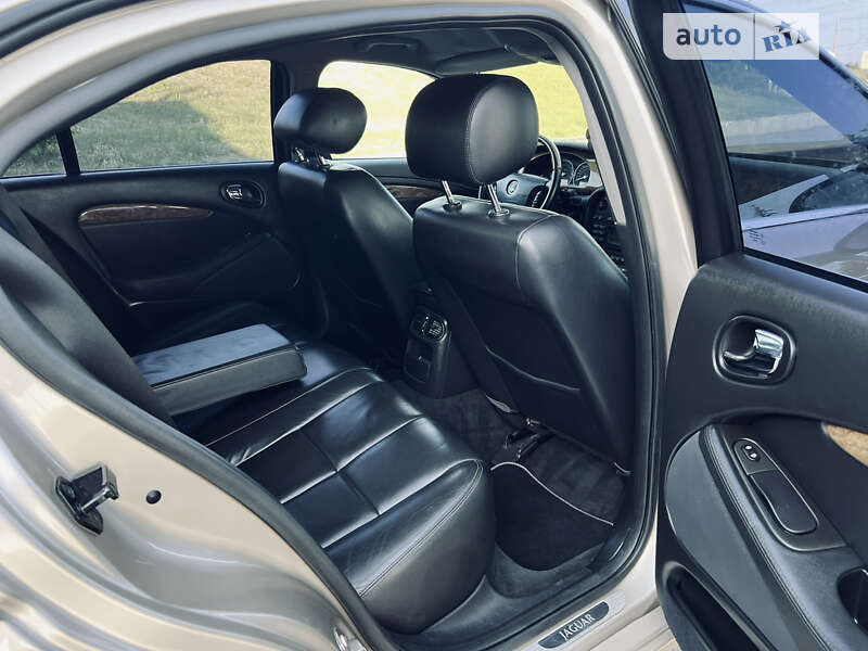 Седан Jaguar S-Type 2005 в Дніпрі