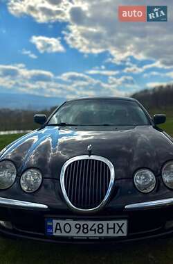 Седан Jaguar S-Type 2000 в 