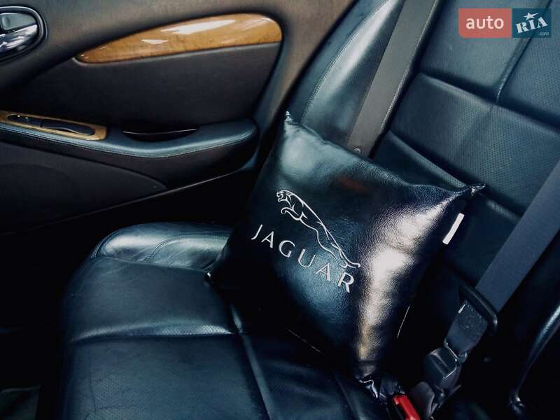 Седан Jaguar S-Type 2000 в Солотвине