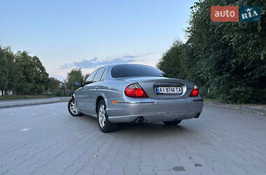 Седан Jaguar S-Type 2000 в 