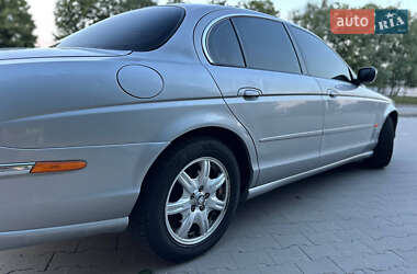 Седан Jaguar S-Type 2000 в 