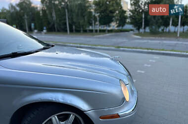 Седан Jaguar S-Type 2000 в 