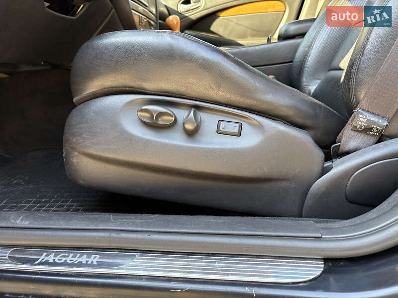 Седан Jaguar S-Type 2000 в Киеве