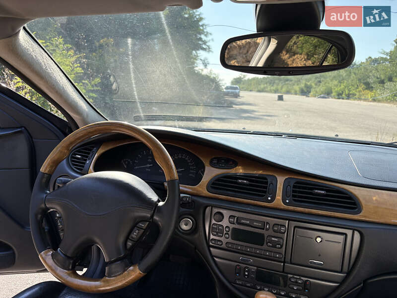 Седан Jaguar S-Type 2000 в Киеве